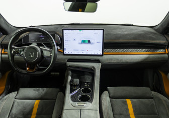 Подержанный автомобиль Zeekr 001 2023 года (15 фото)