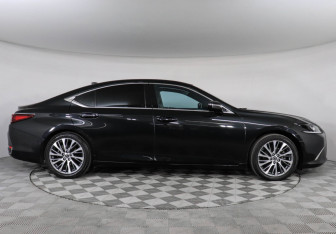Подержанный автомобиль Lexus ES 2019 года (4 фото)