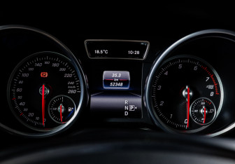 Подержанный автомобиль Mercedes-Benz GLE 2015 года (11 фото)