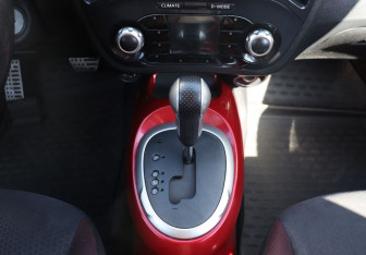 Подержанный автомобиль Nissan Juke 2011 года (19 фото)