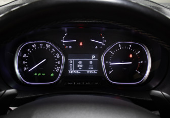 Подержанный автомобиль Peugeot Traveller 2020 года (13 фото)