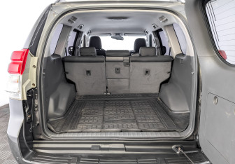 Подержанный автомобиль Toyota Land Cruiser Prado 2013 года (10 фото)