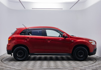 Подержанный автомобиль Mitsubishi ASX 2011 года (4 фото)