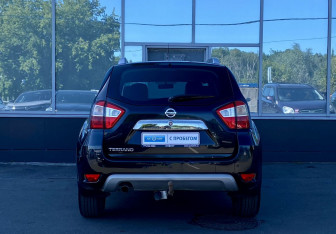 Подержанный автомобиль Nissan Terrano 2016 года (6 фото)