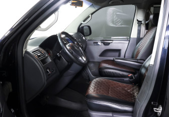 Подержанный автомобиль Volkswagen Caravelle 2013 года (18 фото)