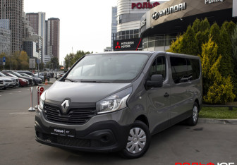 Подержанный автомобиль Renault Trafic 2019 года (19 фото)