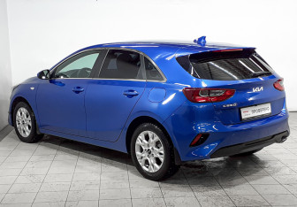 Подержанный автомобиль Kia Ceed Hatchback 2022 года (6 фото)
