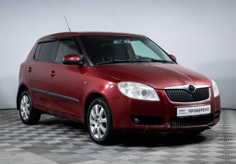 Подержанный автомобиль Skoda Fabia Hatchback 2008 года (3 фото)