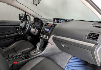 Подержанный автомобиль Subaru XV 2014 года (11 фото)