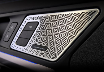 Подержанный автомобиль BMW X1 2025 года (27 фото)