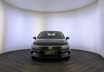 Подержанный автомобиль Volkswagen Passat Sedan 2018 года (2 фото)