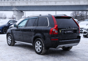 Подержанный автомобиль Volvo XC90 2004 года (7 фото)