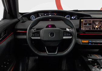 Подержанный автомобиль Changan UNI-V 2023 года (9 фото)