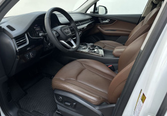 Подержанный автомобиль Audi Q7 2017 года (9 фото)