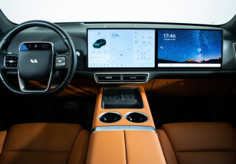 Подержанный автомобиль LiXiang L6 2024 года (12 фото)