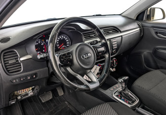 Подержанный автомобиль Kia Rio Hatchback 2020 года (14 фото)