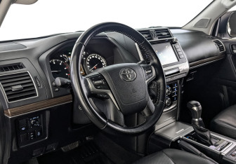 Подержанный автомобиль Toyota Land Cruiser Prado 2020 года (15 фото)
