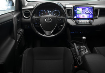 Подержанный автомобиль Toyota RAV4 2016 года (9 фото)