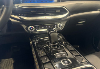 Подержанный автомобиль FAW Bestune T77 2023 года (16 фото)