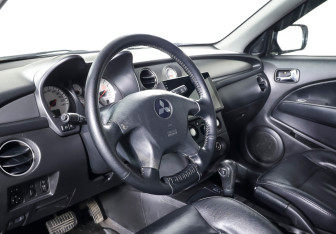 Подержанный автомобиль Mitsubishi Outlander 2005 года (14 фото)