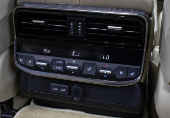 Подержанный автомобиль Toyota Land Cruiser Suv 2021 года (25 фото)