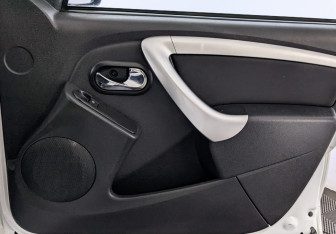 Подержанный автомобиль Nissan Terrano 2021 года (23 фото)