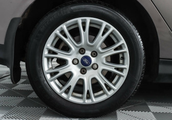 Подержанный автомобиль Ford Focus Hatchback 2013 года (5 фото)