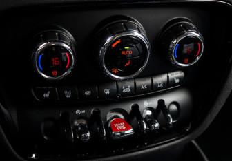 Подержанный автомобиль MINI Clubman Wagon 2018 года (15 фото)