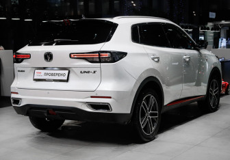 Подержанный автомобиль Changan UNI-S 2024 года (4 фото)